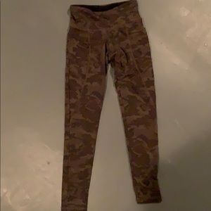 STRUT THIS CAMO LEGGINGS MID-rise